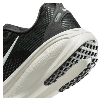 Women's Vomero 18 Running Shoes Black and Summit White-Footwear-Nike-HM6804-005U25-7-8-[Sku]-Tennis Express